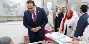 رئيس هيئة الرعاية الصحية يستمع إلى آراء المرضى حول جودة الخدمات بالإسماعيلية ـ موقع الآن نيوز