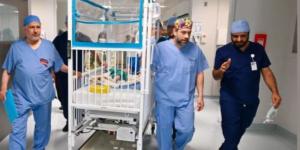 صور| بدء عملية فصل التوأم الطفيلي المصري محمد عبدالرحمن جمعة - موقع الآن نيوز