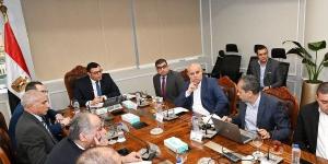وزير الإسكان يعقد اجتماعا مع مسئولي إحدى الشركات العقارية لمتابعة موقف مبيعات عددٍ من المشروعات ـ موقع الآن نيوز