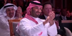 شاهد| سعادة وتصفيق حار من ولي العهد بعد إعلان رفع العقوبات عن سوريا - موقع الآن نيوز