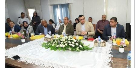 وزير الإسكان يعقد اجتماعا مع الشركات العاملة بحدائق تلال الفسطاط لمتابعة الموقف التنفيذي للمشروع ـ موقع الآن نيوز