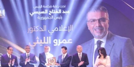 تكريم عمرو الليثي من مهرجان إبداع لشباب الجامعات| صور ـ موقع الآن نيوز
