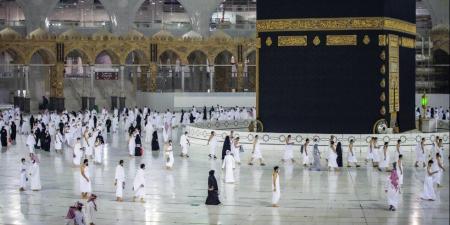 حكم ارتداء المرأة ملابس باهظة الثمن لالتقاط صور أمام الكعبة .. أمينة الفتوى تجيب ـ موقع الآن نيوز