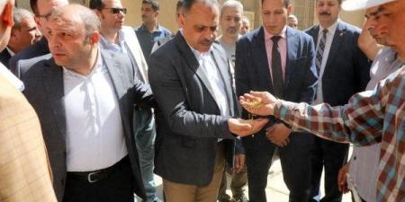 محافظ الشرقية: ضرورة التحقق من جودة الأقماح الموردة ومراقبة حالة التخزين ـ موقع الآن نيوز