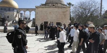 مستوطنون يقتحمون باحات المسجد الأقصى تحت حماية شرطة الاحتلال الإسرائيلي - موقع الآن نيوز