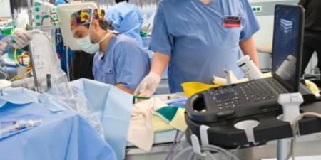 جراحة فصل التوأم الطفيلي المصري تتخطى المرحلة الأصعب - موقع الآن نيوز