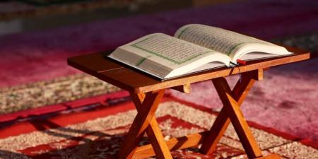 ما حكم قراءة القرآن من المصحف في الصلاة.. الأزهر للفتوى يوضح ـ موقع الآن نيوز