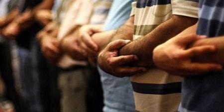 حكم رفع اليدين عند كل تكبيرة في صلاة الجنازة.. الإفتاء تجيب ـ موقع الآن نيوز