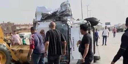 انقلاب سيارة ربع نقل على الطريق الدائري باتجاه المريوطية - موقع الآن نيوز