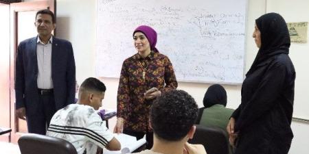 جولة تفقدية لرئيس جامعة الأقصر لمتابعة سير الامتحانات بكلية الألسن ـ موقع الآن نيوز