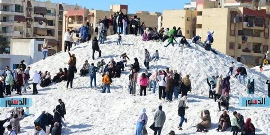 جبال الملح فى بورفؤاد.. وجهة سياحية جديدة تجذب الزوار من جميع المحافظات - الآن نيوز