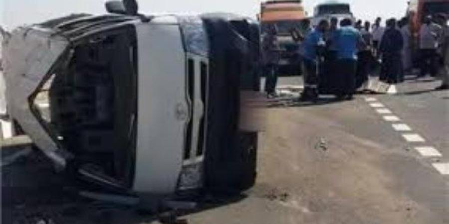 انقلاب سيارة ميكروباص بعد تصادمه مع تروسيكل في دار السلام بسوهاج ـ موقع الآن نيوز