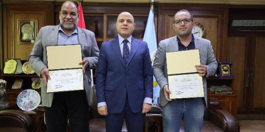 محافظ كفر الشيخ يكرم مدير ووكيل الشؤون القانونية بالديوان العام ـ موقع الآن نيوز