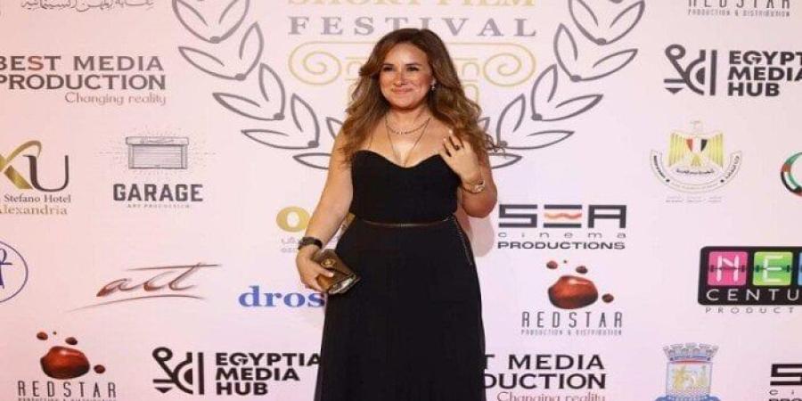 شيري عادل تتصدر التريند بسبب فستانها الجريء في حفل ختام مهرجان الإسكندرية - موقع الآن نيوز