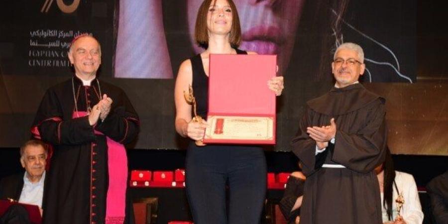 أفضل ممثلة دراما.. تكريم إيمان العاصي في مهرجان المركز الكاثوليكي 73 «صور» - موقع الآن نيوز