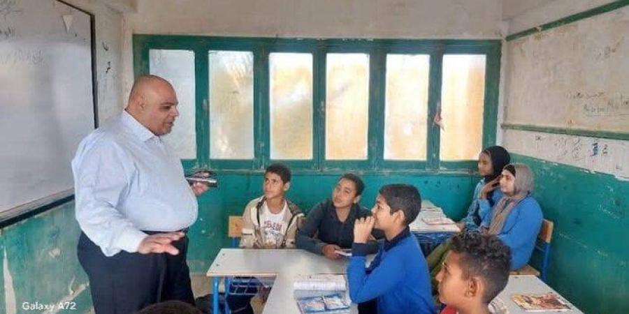 في جولة مفاجئة.. مدير تعليم البحر الأحمر يزور إحدى المدار س ويُحيل قياداتها للتحقيق - موقع الآن نيوز
