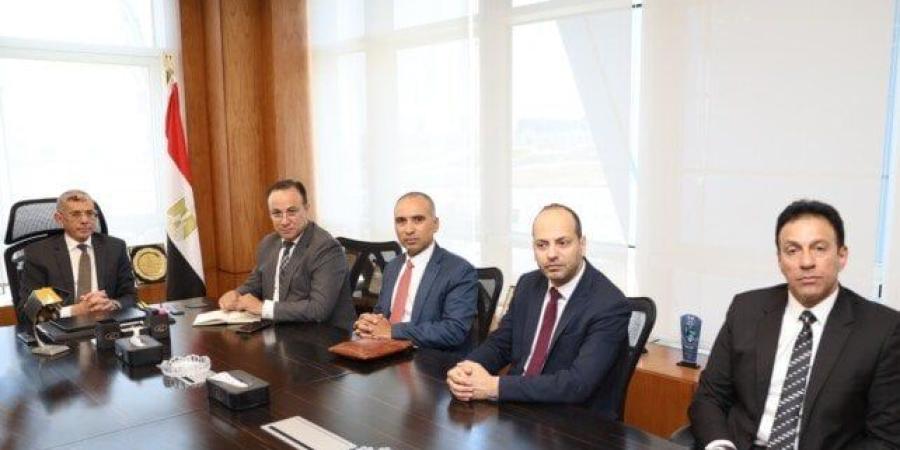 «وكالة الفضاء» تبحث التعاون مع شركتي Space42 الإماراتية وTriangle Group المصرية - موقع الآن نيوز