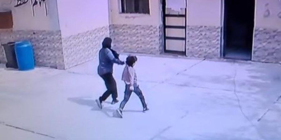 طلب دخول الحمام.. معلمة تتعدى على طالب مريض بالسكر في مدرسة بحدائق القبة ـ موقع الآن نيوز