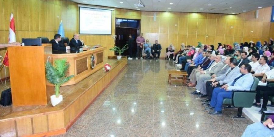 رئيس جامعة سوهاج يشهد ندوة الذكاء الاصطناعي وانترنت الأشياء والمخاطر - موقع الآن نيوز