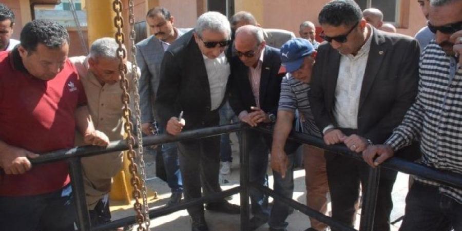 محافظ الغربية يجوب شوارع قرى الجابرية وكفر العبايدة ويتابع ميدانيًا مشروع الصرف الصحي - موقع الآن نيوز