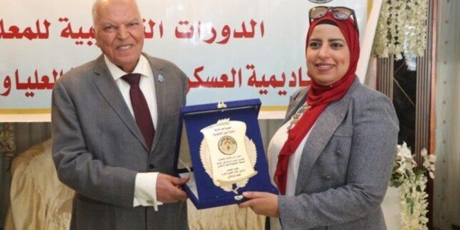 الزناتي يكافئ 5 معلمات ويعلن تكريم شهري للمتميزين - موقع الآن نيوز