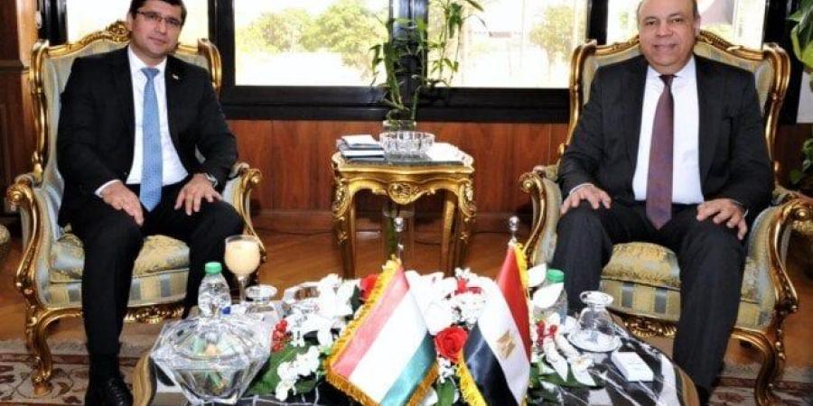 وزير الطيران المدني يبحث مع سفير طاجيكستان فرص التوسع في الربط الجوي بين البلدين - موقع الآن نيوز
