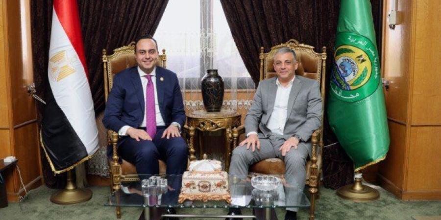 محافظ الإسماعيلية يستقبل رئيس الهيئة العامة للرعاية الصحية خلال زيارته لمنشآت هيئة الرعاية الصحية - موقع الآن نيوز