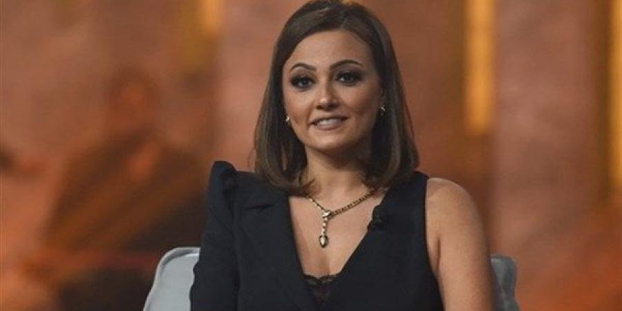 بفستان بنفسجي.. بشرى تشارك متابعيها إطلالاتها من حفل زفاف رنا رئيس ـ موقع الآن نيوز