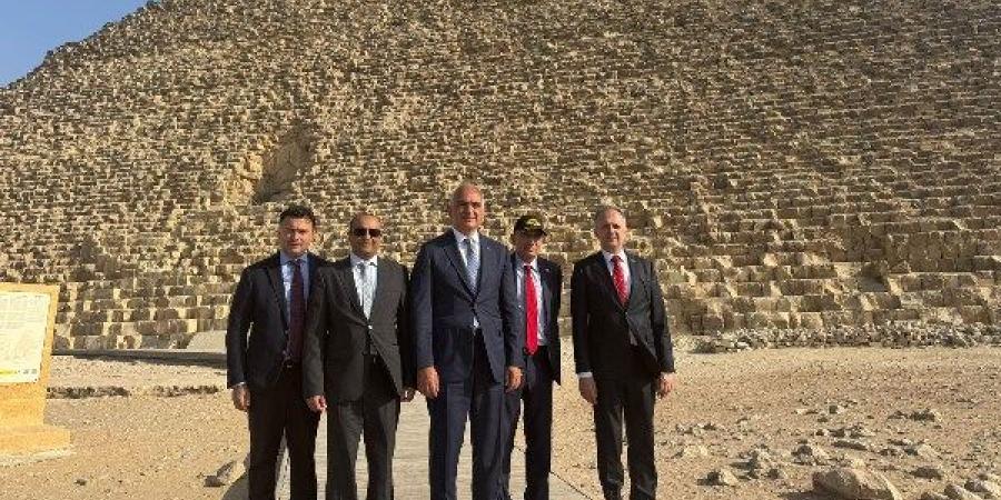 وزير الثقافة والسياحة التركي يزور منطقة أهرامات الجيزة ـ موقع الآن نيوز