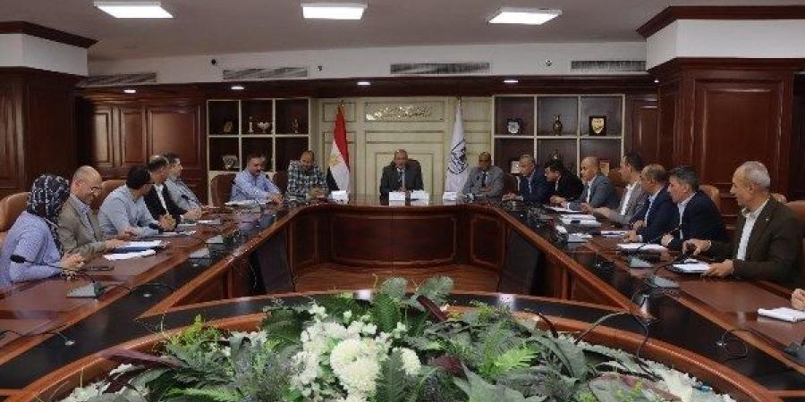 مناقشة إجراءات وآليات تنظيم أماكن ساحات انتظار المركبات في بني سويف ـ موقع الآن نيوز