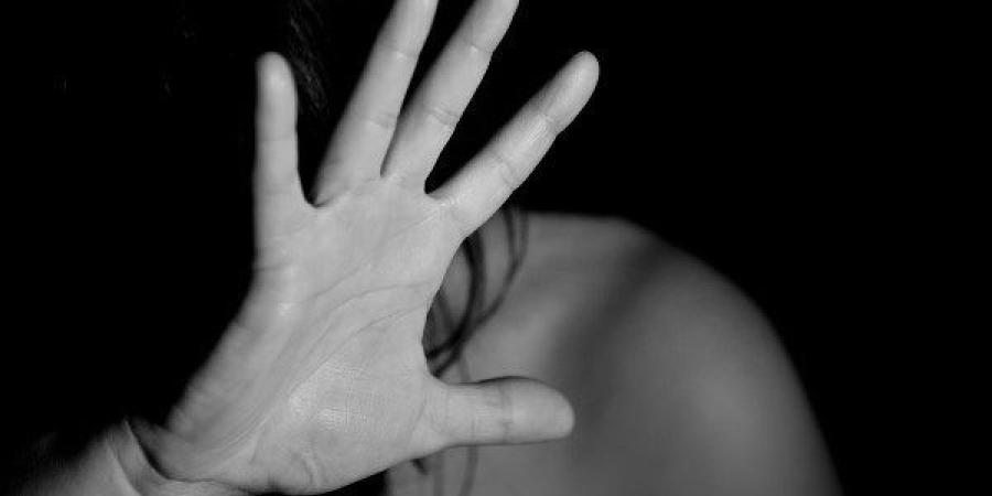 الحبس 5 سنوات وغرامة 300 ألف جنيه عقوبة التـحر.ش في وسائل النقل ـ موقع الآن نيوز