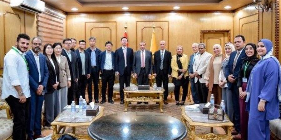 رئيس جامعة بني سويف يستقبل وفداً اكاديميا صينياً على هامش الملتقي العلمى بكلية علوم الملاحة ـ موقع الآن نيوز