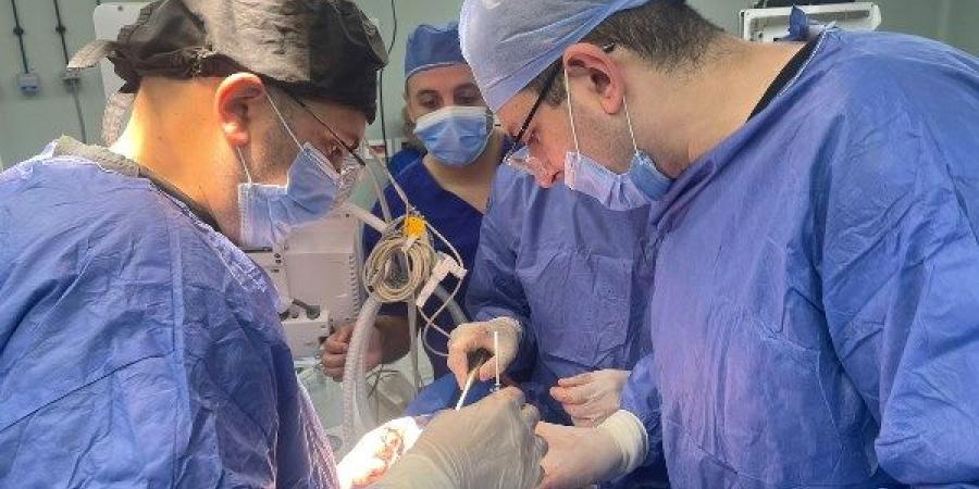 الصحة: فريق طبي مصري ينجح في ترميم فك مريض روسي باستخدام المنظار والميكروسكوب بمستشفى العلمين ـ موقع الآن نيوز