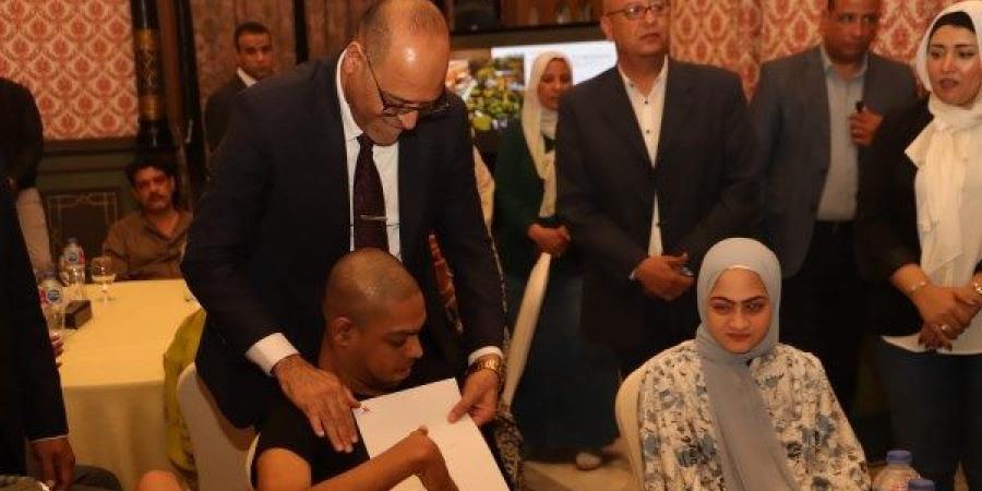 وزير العمل ومحافظ القاهرة يُسلمان عقود توظيف لذوي همم بشركات القطاع الخاص ـ موقع الآن نيوز