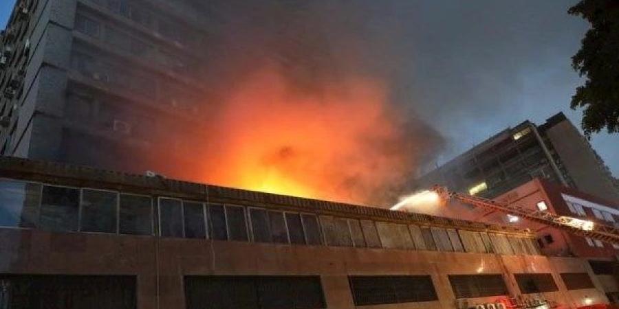 فصل التيار الكهربائي والغاز عن عقارات وسط البلد عقب حريق شركة الأدوية.. صور ـ موقع الآن نيوز