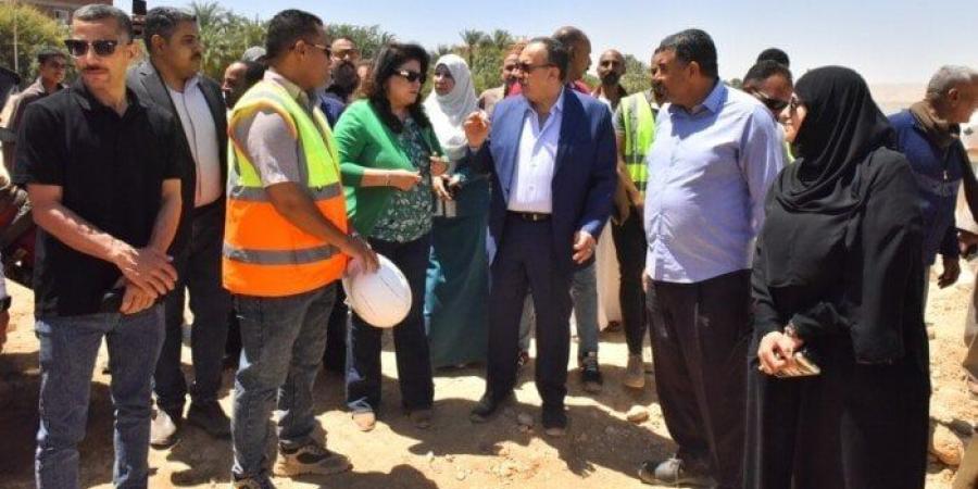 محافظ أسيوط يتفقد مشروع إنشاء مصنع متكامل لمنتجات الرمان بالبداري - موقع الآن نيوز