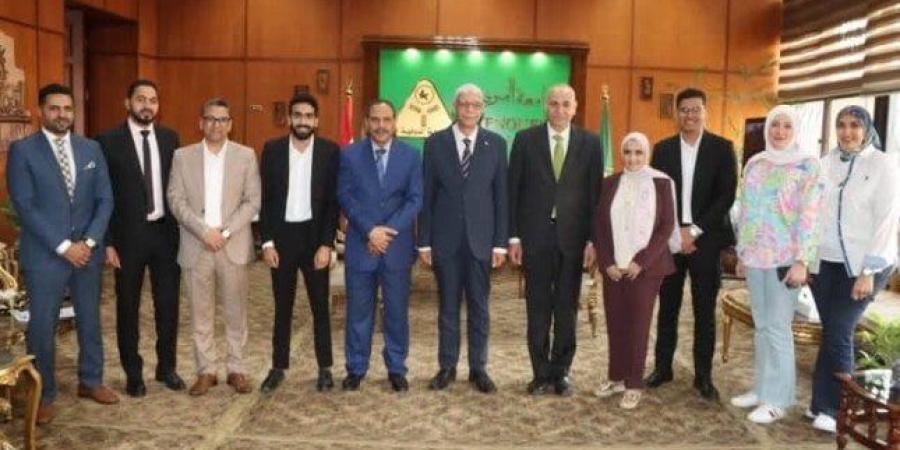 رئيس جامعة المنوفية يكرم الفائزين بالمركز الأول في المسابقة العالمية Hult Prize - موقع الآن نيوز