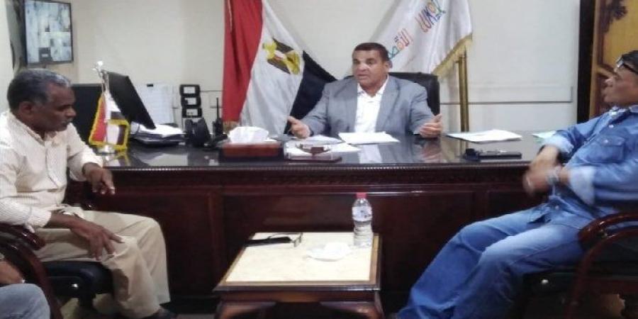 ‏رئيس مدينة أرمنت يعقد اجتماعًا لمواجهة المتغيرات المكانية الغير قانونية - موقع الآن نيوز