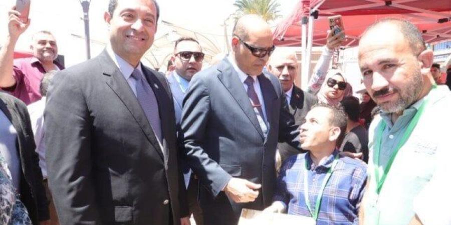 جبران ومحافظ دمياط يفتتحان ملتقى توظيف لتوفير 1100 فرص عمل للشباب - موقع الآن نيوز