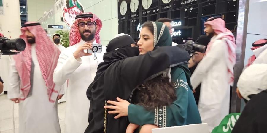 شاهد.. أول صور لوصول أبطال المملكة الفائزين في آيسف 2025 - موقع الآن نيوز