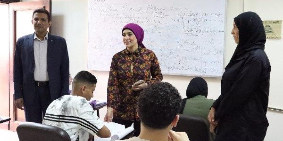 جولة تفقدية لرئيس جامعة الأقصر لمتابعة سير الامتحانات بكلية الألسن ـ موقع الآن نيوز