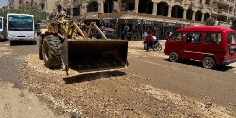 محافظ الجيزة يوجه بسرعة إصلاح كسر بخط مياه في هضبة الأهرام وإعادة الضخ للمناطق المتأثرة - موقع الآن نيوز