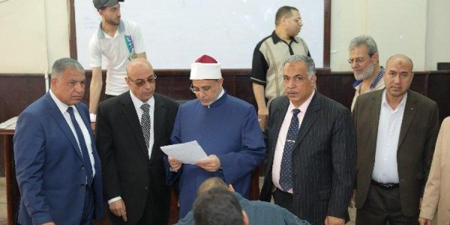 رئيس جامعة الأزهر يتفقد لجان امتحانات كلية القرآن بطنطا ـ موقع الآن نيوز