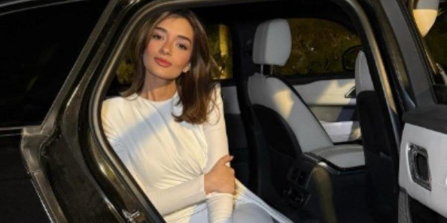 ملك زاهر تخطف الأنظار بفستان أبيض ونحافة لافتة في أحدث صورها على إنستجرام ـ موقع الآن نيوز