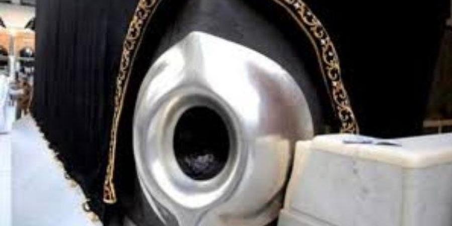 مواصفات الحجر الأسود .. بيضاوي الشكل ومُحاط بالفضة الخالصة ـ موقع الآن نيوز